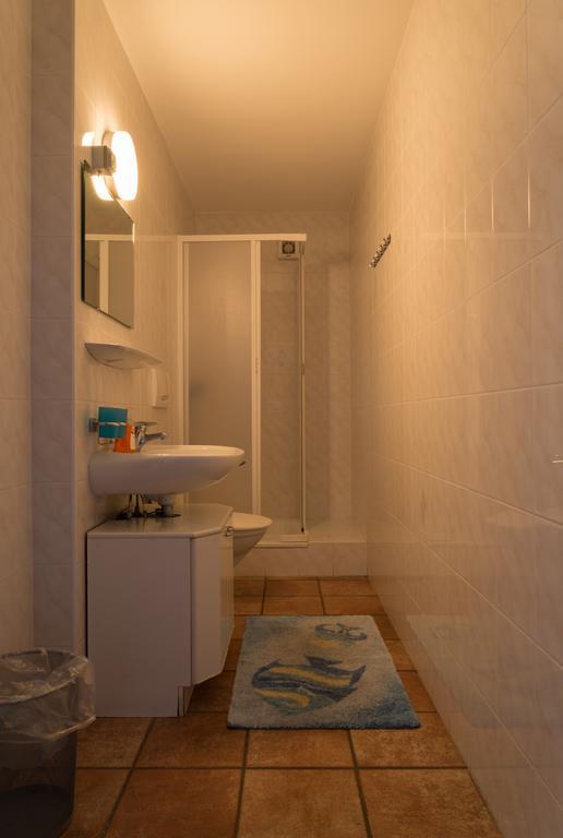 Ostello & Camping Riposo Hotel Losone Exterior photo